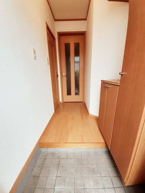 ラフレシール２番館 玄関