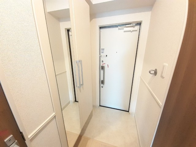 ローデア氷室 玄関