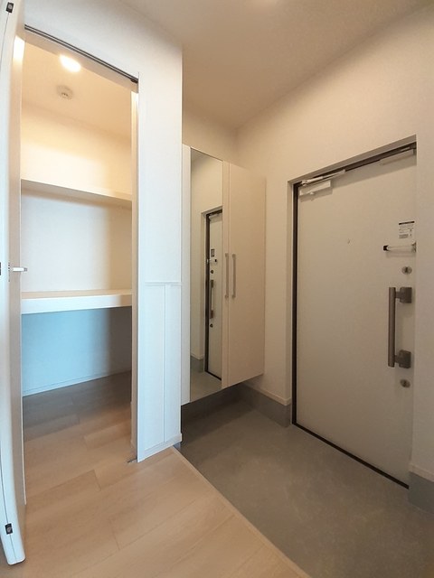 プレゼンス弥刀Ｂ 玄関