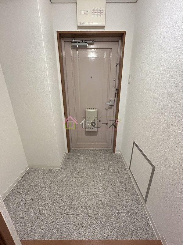 清川六番館 玄関