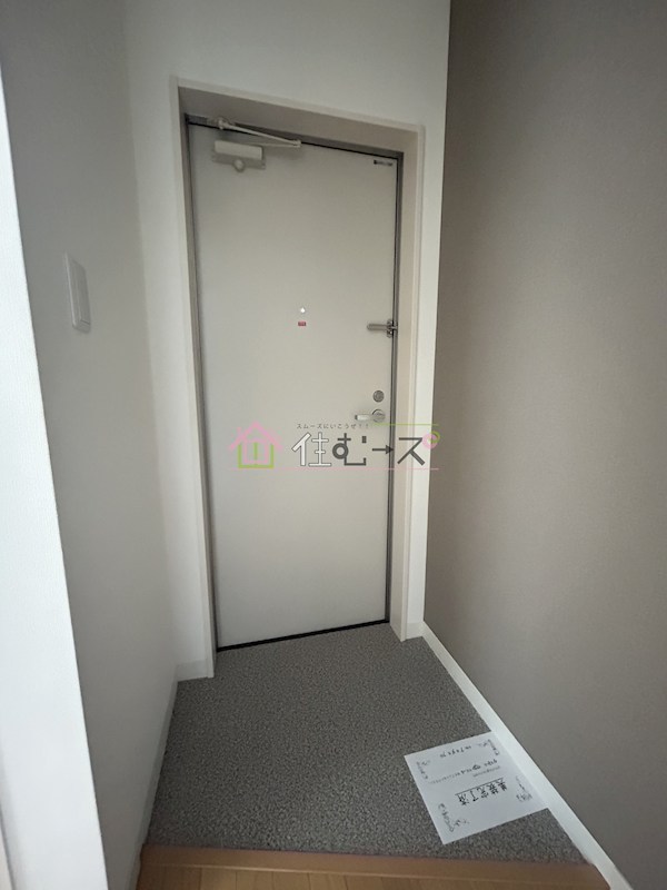レジア三津屋南 玄関