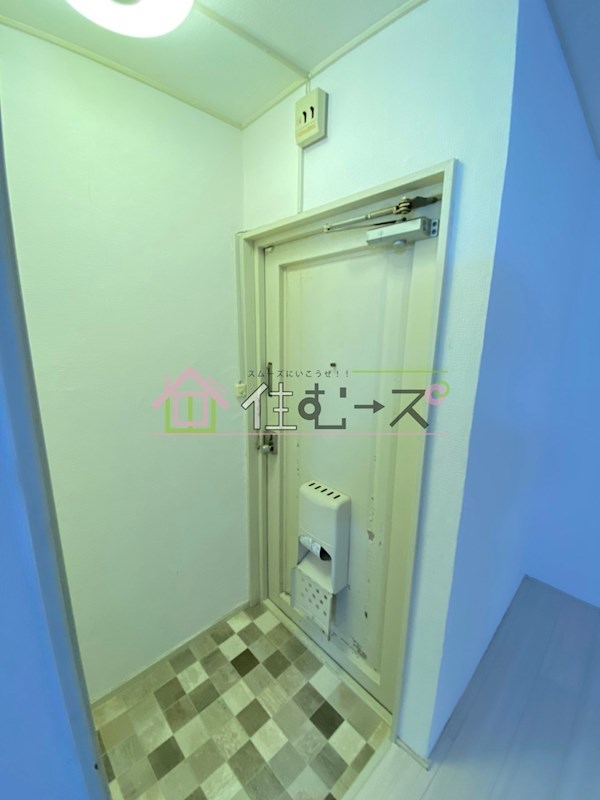 エイトビル江戸堀 玄関