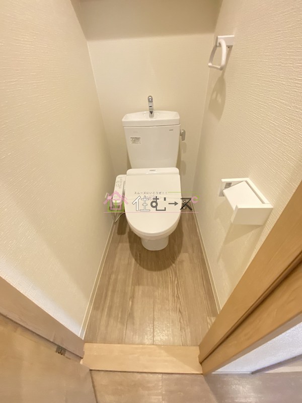 The Upper House その他4