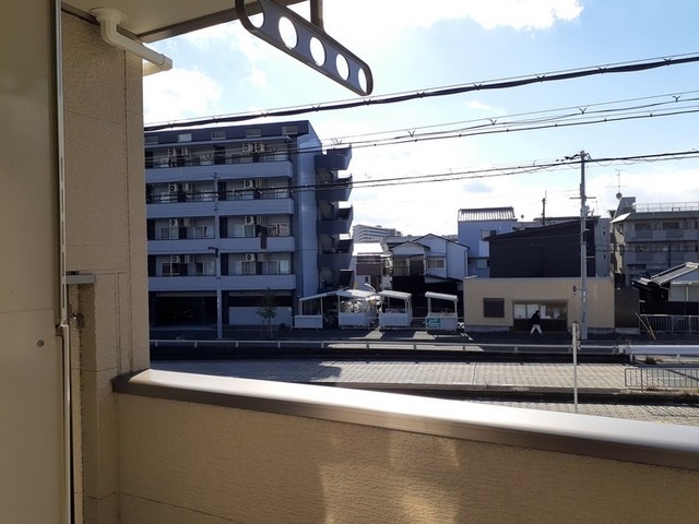 ネオライヴズ　岸部 ベランダ