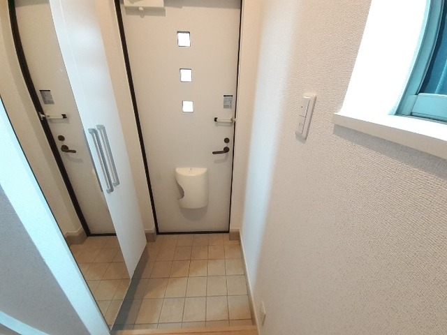 ロイヤル　サワラギ 玄関