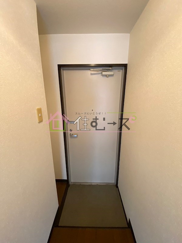 マンション輝 玄関