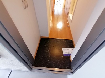 レオパレスウォーターウェーブ 玄関