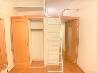 レオパレスパティオ仁川 ベッドルーム