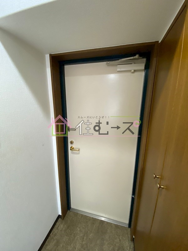 コート西中島 玄関