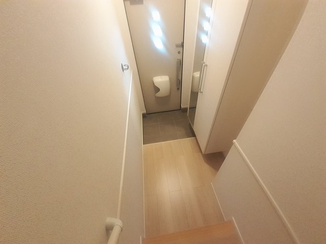 スペチアーレ　ドゥーエ 玄関