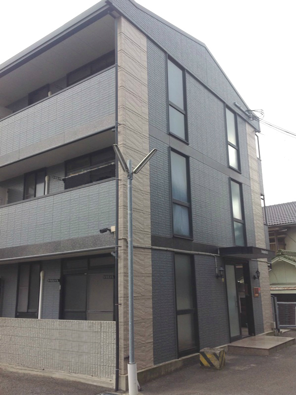 レオパレス中井町２ 外観