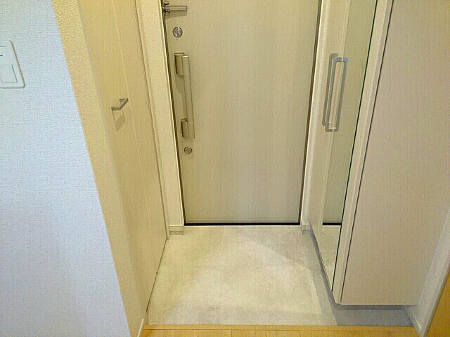 フローラ 玄関