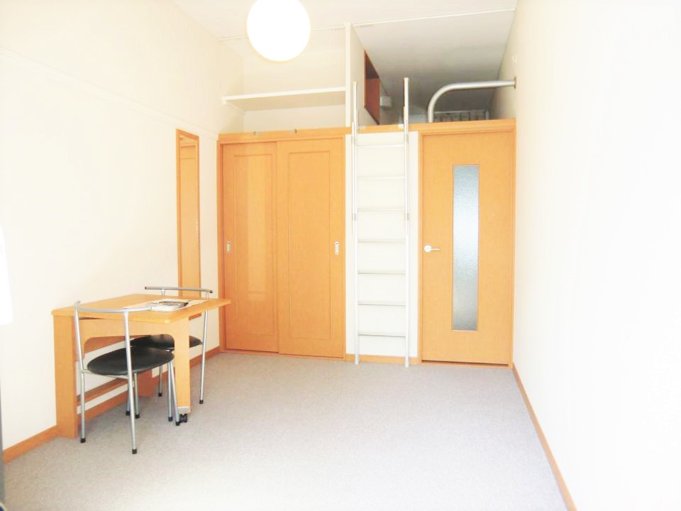 レオパレスパレス猪名寺Ⅲ リビング