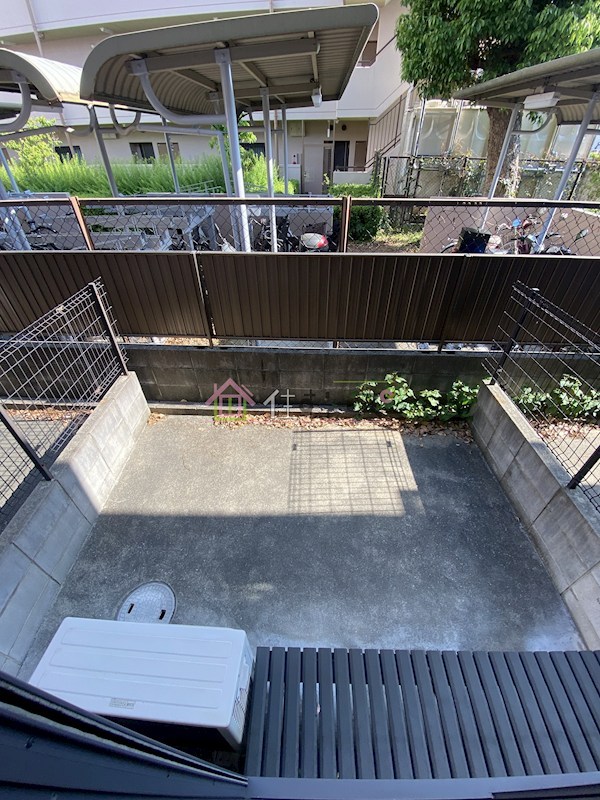South East P-1 ベランダ