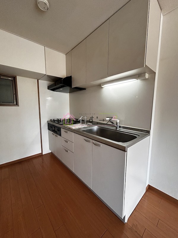 清川六番館 キッチン