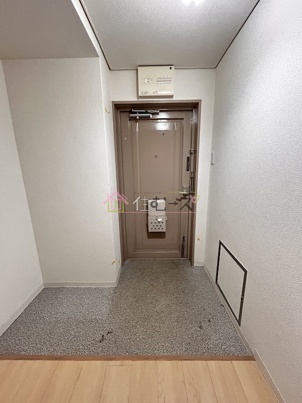 清川六番館 玄関