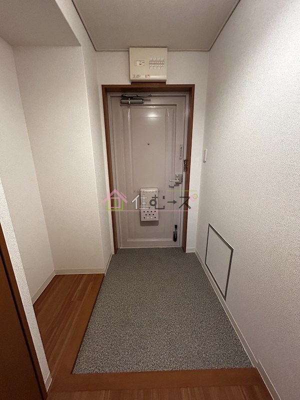 清川六番館 玄関