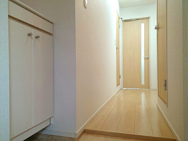 巽北ロイヤルヴィラ 玄関