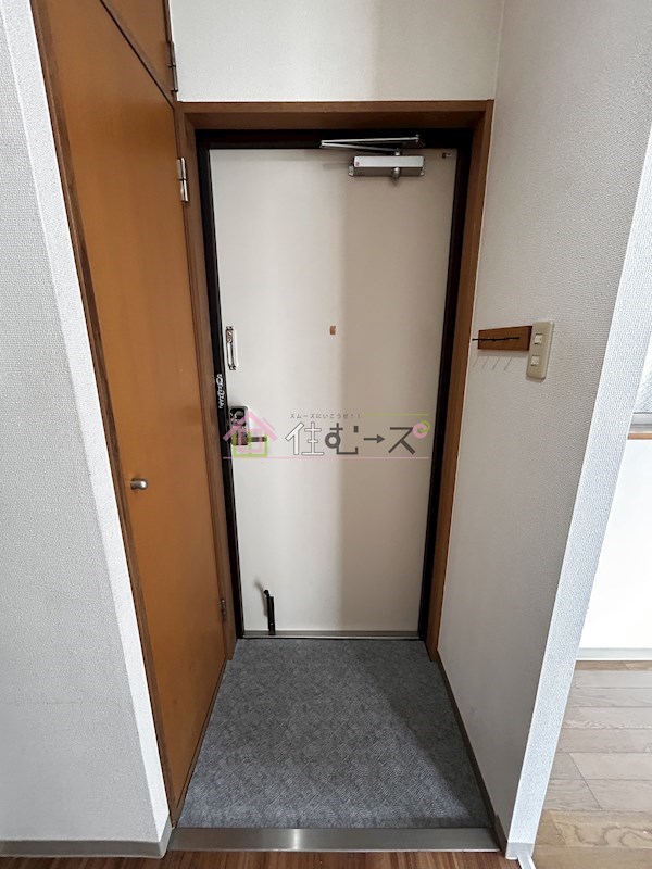 センエイ谷四 玄関