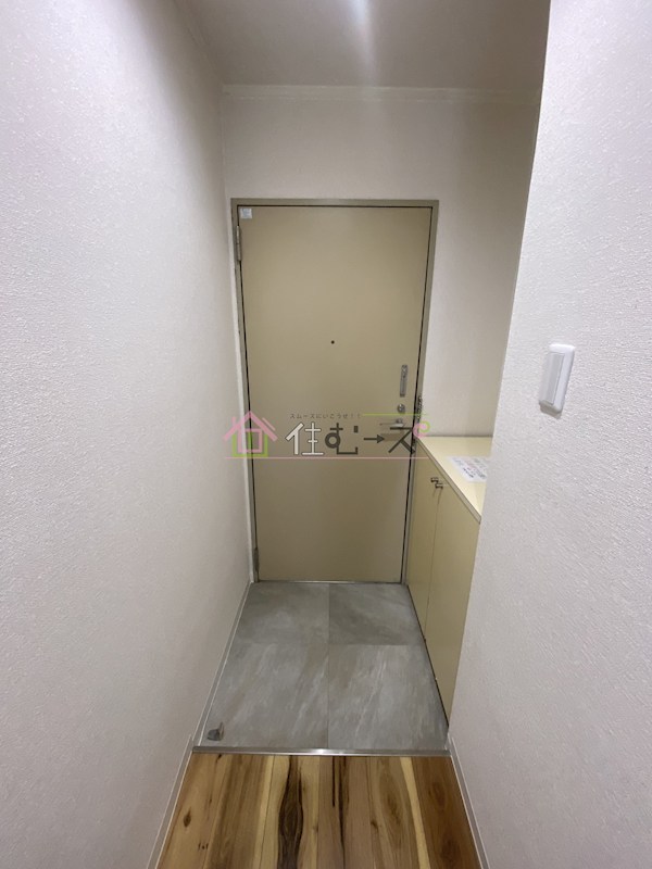 ハツヒビル 玄関