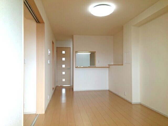 ディアコート口酒井　弐番館 リビング
