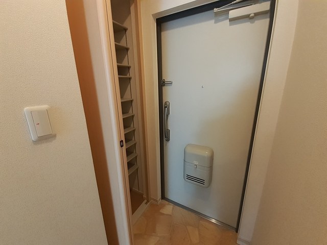 カーサ　セレーナ 玄関
