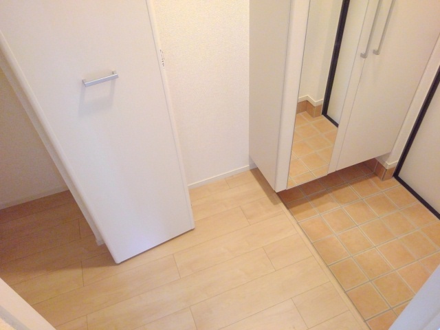 メゾンアレンヌⅠ 玄関