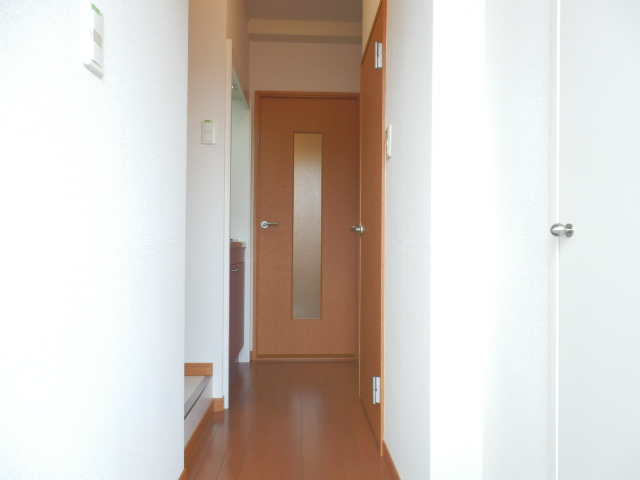レオパレスＯａｋｃｏｕｒｔ長橋 玄関