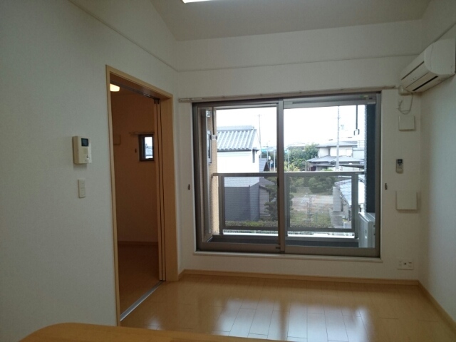 アン リビング