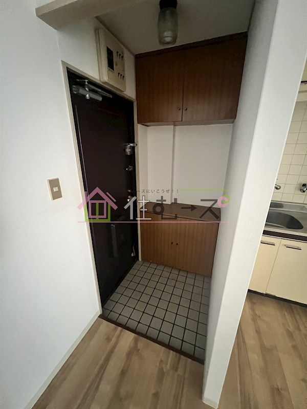 グランドハイツ三津屋北 玄関