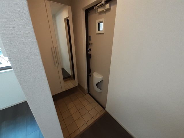 ルミエ－ル　ハタ 玄関