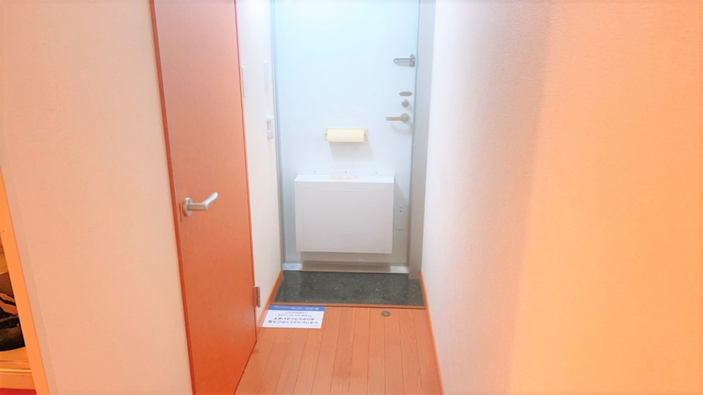 レオパレス道意１号 玄関