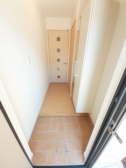 ラ　エルージュ 玄関