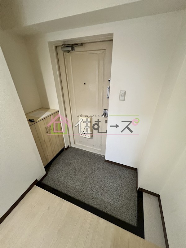 リサ上新庄 玄関