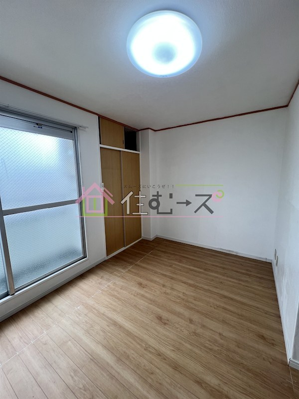 ロイヤル遠里小野 ベッドルーム