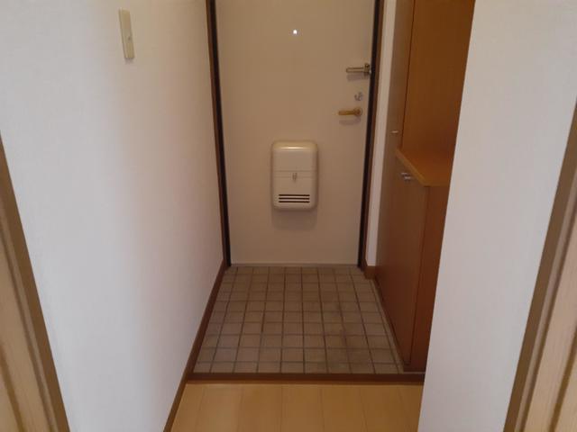 ラルジュウエスト 玄関