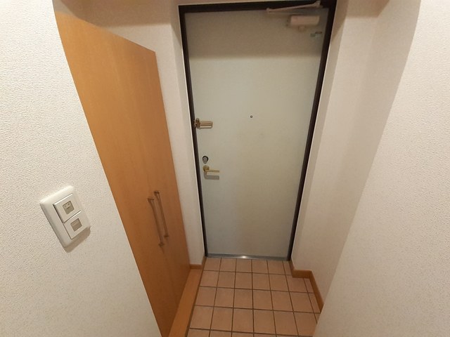 ドマ－ニ 玄関
