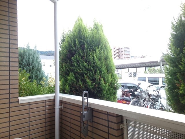 グラン　ソレイユ　（高安北） ベランダ