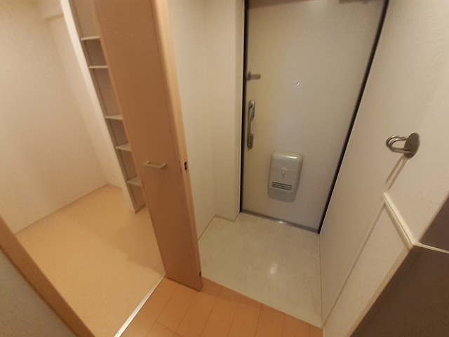 ネオ・シルフィール 玄関