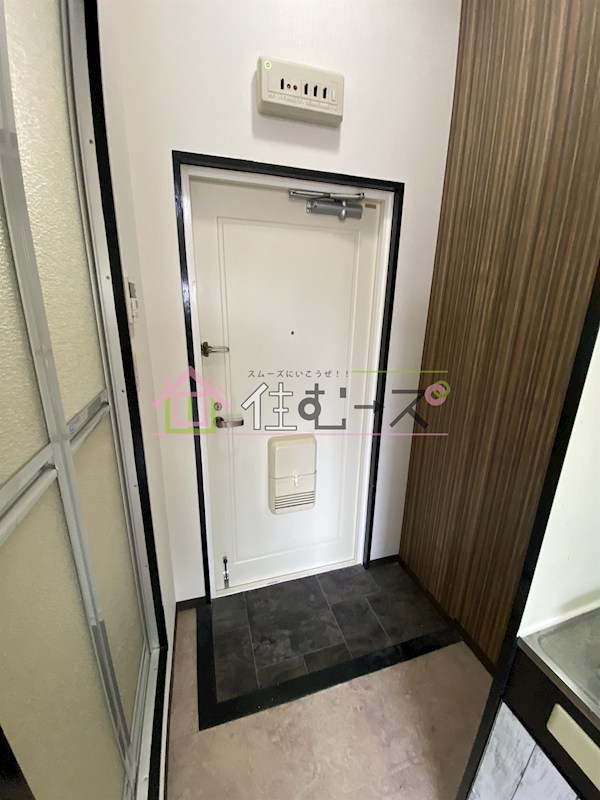 リバーエステート 玄関