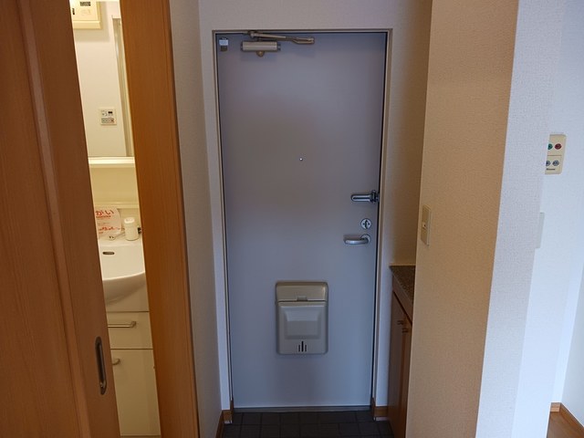 カンフォタブル・メゾン 玄関