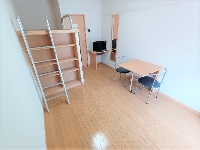 レオパレス妙楽 リビング