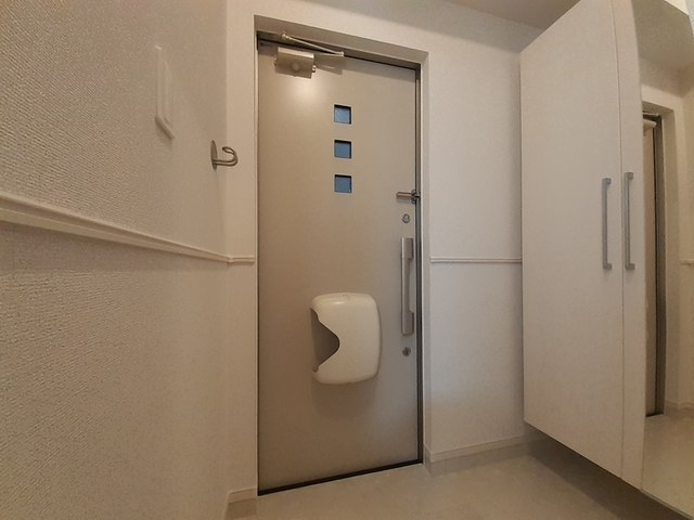 アルバ　八尾 玄関