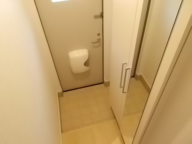 フローレスタ 玄関