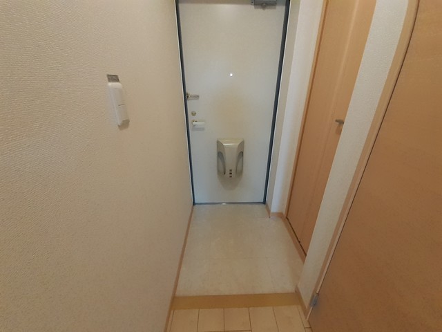 プラティークヌーヴォー 玄関