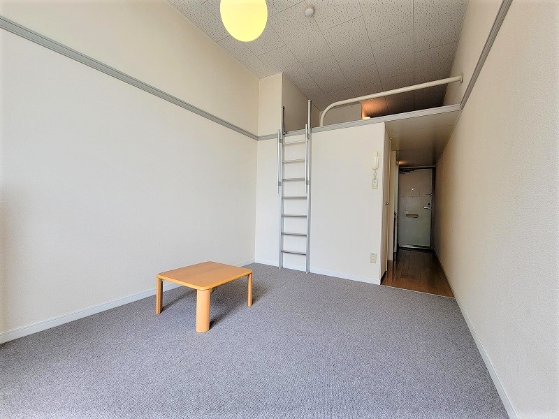 レオパレス菱屋西 ベッドルーム