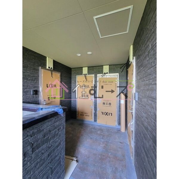 Louis Apartment 吹田東リバーパーク 玄関