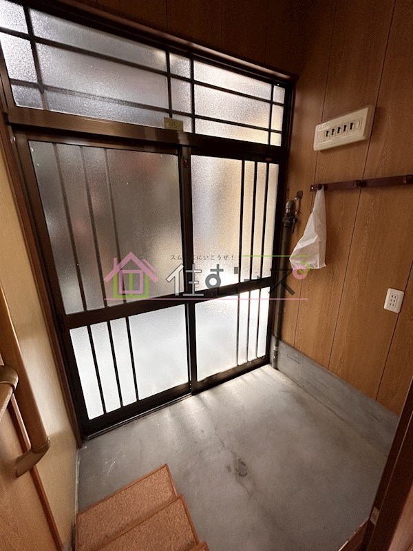 磯路3丁目一戸建貸家 玄関