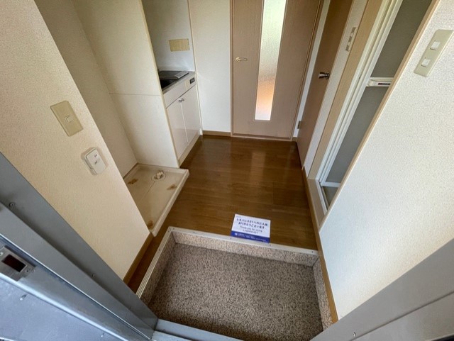 レオパレスフェリス 玄関