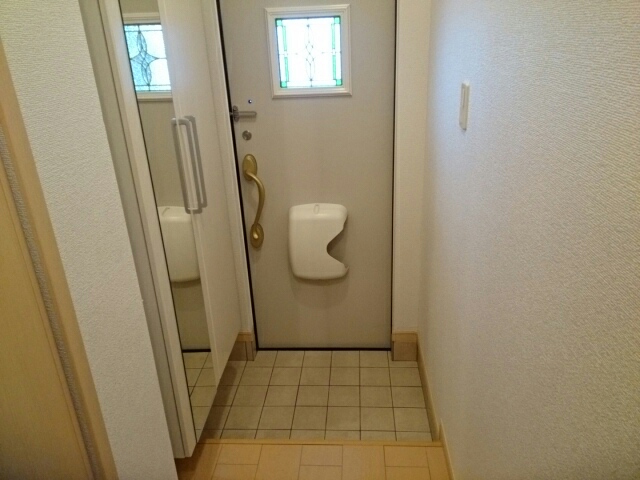 レジデンス　丸一 玄関